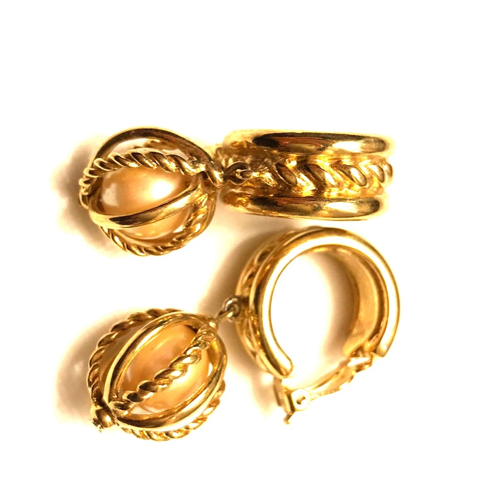VINTAGE GIVENCHY GOLD TONED PEARL CLIP EARRINGS